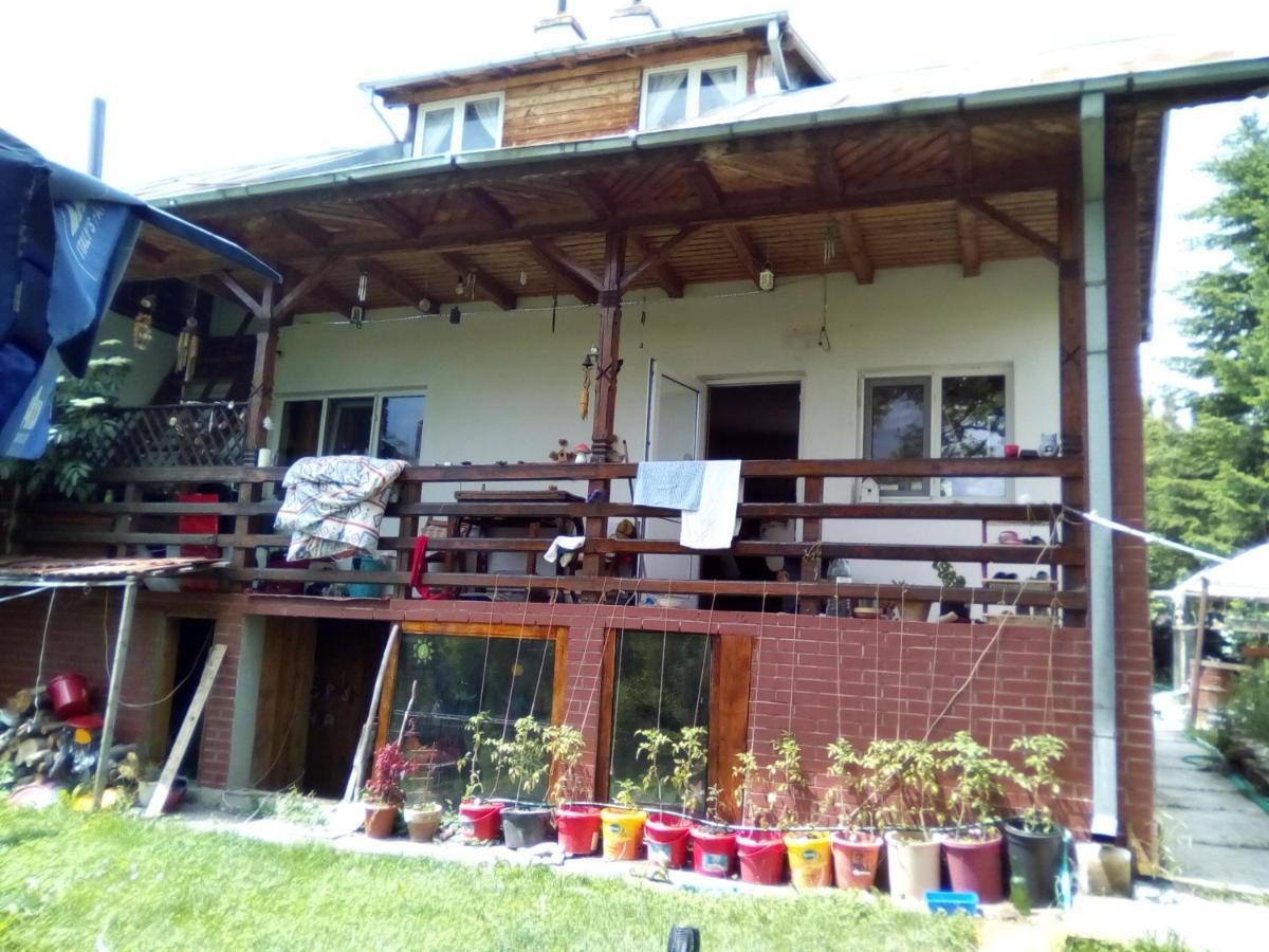 Отель Bezdead House Hub Экстерьер фото