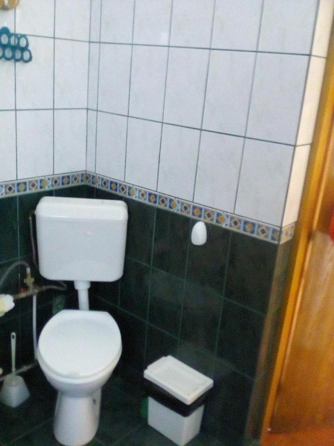 Отель Bezdead House Hub Экстерьер фото